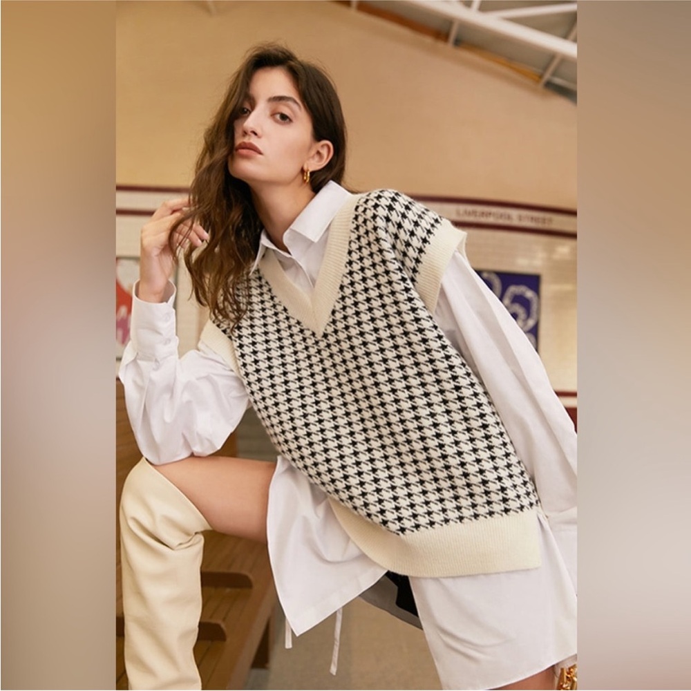 AmyEnjoyLife | Houndstooth Sweater Vest